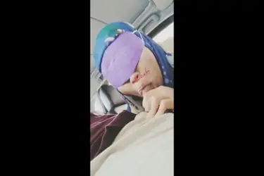Ukhti Jilbab Biru Ahli Sedot Tuntas dalam Mobil